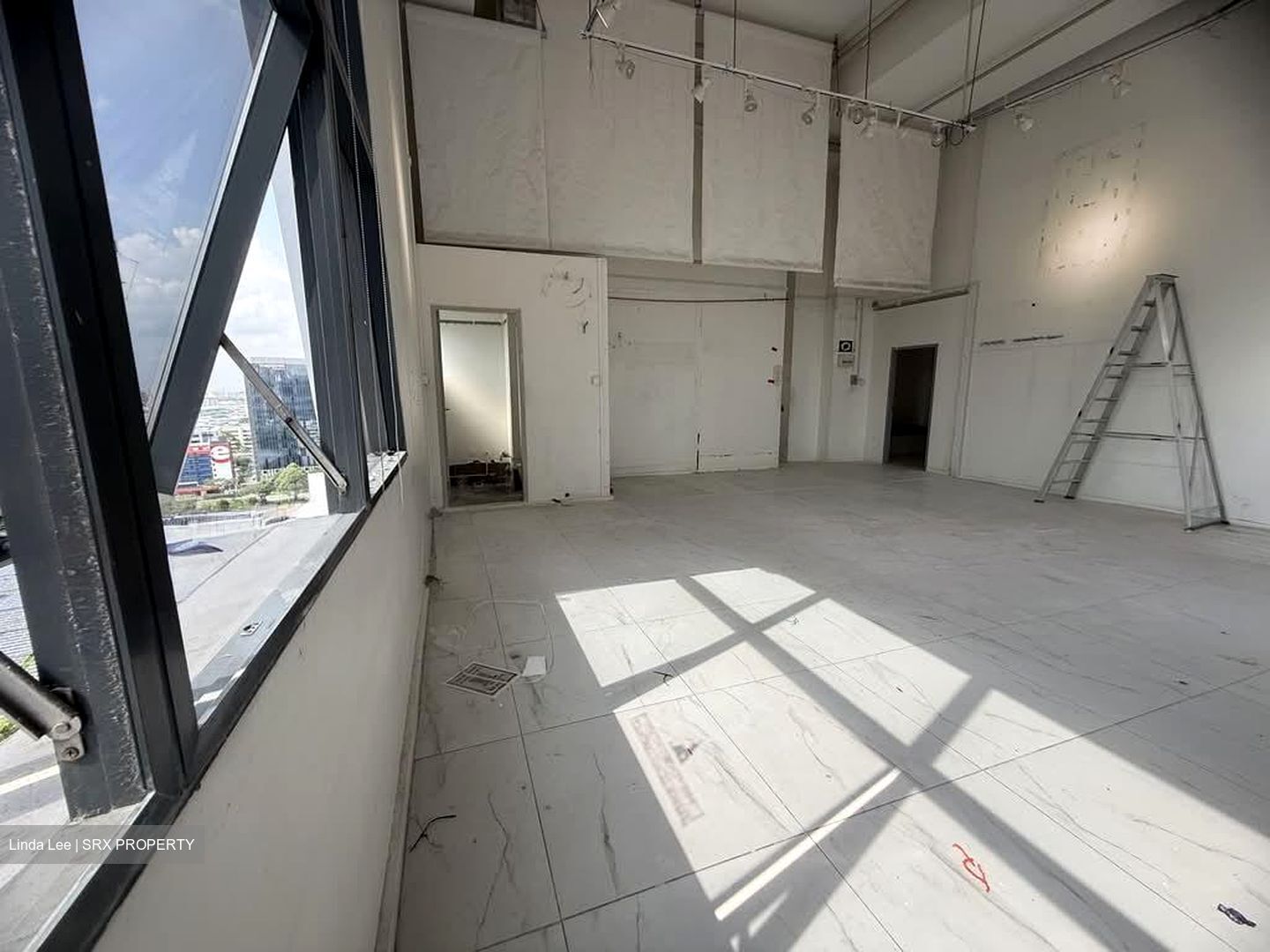 Ct Hub 2 (D12), Office #586605471